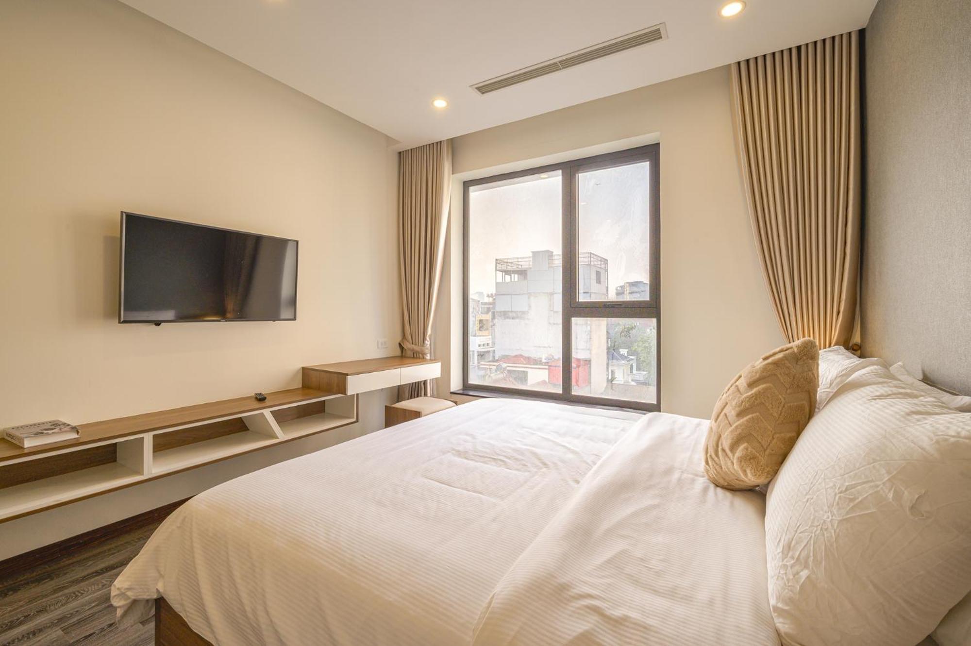 Khách sạn Luxe Paradise Tay Ho 4*
